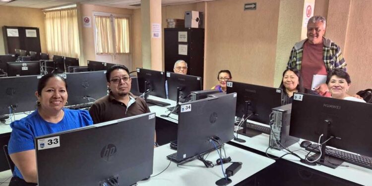 Con taller de Progresiones buscan que docentes de Prepa 3 estén a la vanguardia.