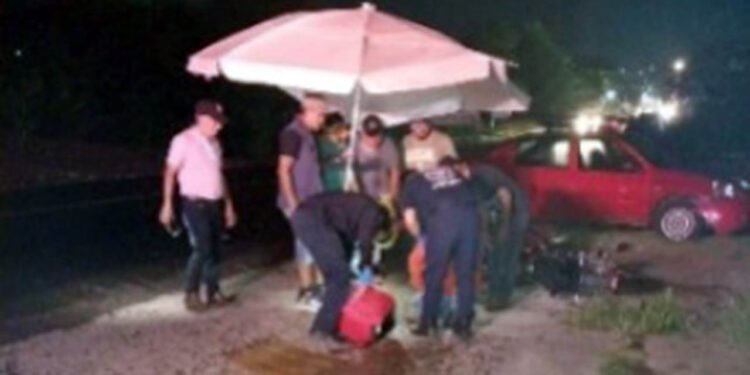 El joven motociclista de 23 años resultó con diversas lesiones.