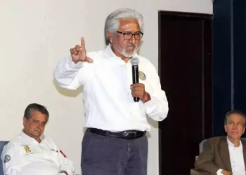 El doctor Luis de Guadalupe Martínez Ramírez presentó su libro en la Universidad Tecnológica de la Mixteca.