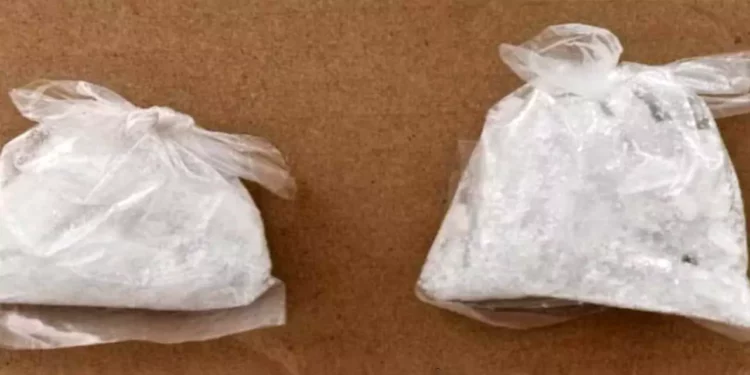 Le hallaron dos bolsas con sustancia tóxica.