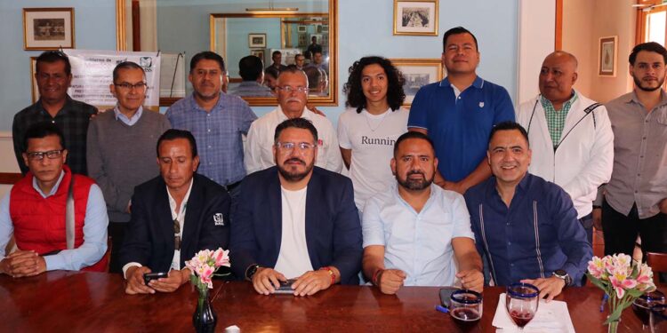 Fotos: Leobardo García Reyes // Representantes de los medios de comunicación y organizadores de la carrera.