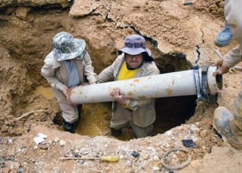 Foto: cortesía // Trabajadores de Soapa reparan infraestructura hidráulica con más de 40 años de servicio.