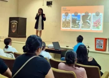Autoridades educativas y ambientales participaron durante la jornada de capacitación sobre el programa.