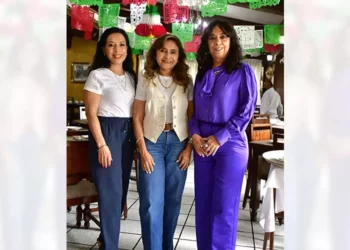 Foto: Rubén Morales // Elena Porras, Paty Sampedro y Carmelita Guzmán Reza.