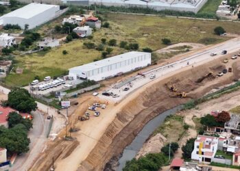 Foto: cortesía // Inicia la segunda fase en la colocación del concreto hidráulico, en la nueva carretera al Aeropuerto.