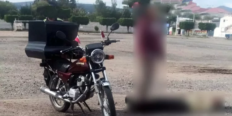 Sufre accidente en prácticas de manejo de motocicleta.