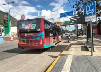 La ruta troncal brindó servicio a más de 100 mil personas en una semana, pero los usuarios mantienen sus quejar por las largas esperas.