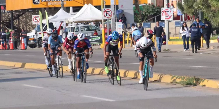 Fotos: Leobardo García Reyes // Acciones del ciclismo en la avenida Universidad.