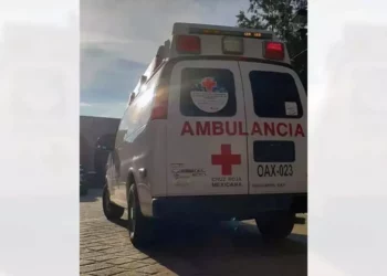 Auxilian a mujer accidentada.
