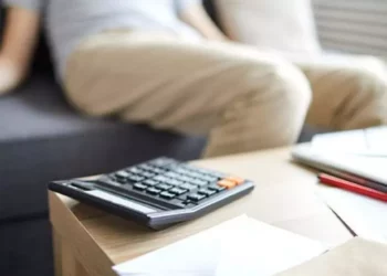 ¡Adiós a tus deudas! En octubre se eliminarán créditos del Buró si cumples con estos requisitos