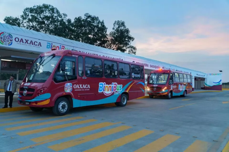 El gobierno de Oaxaca anunció la eliminación del modelo de concesiones en el transporte público urbano de la capital del estado.