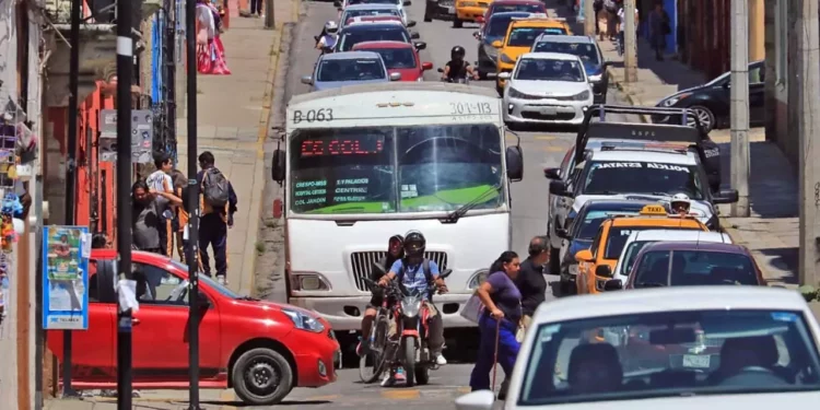 Foto: Adrián Gaytán // De un padrón de 809 mil 18 unidades de motor, solo pasaron a verificación 52 mil 263 vehículos.