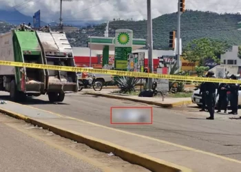 Foto: Jesús Santiago // Dos adultos mayores fueron arrollados este miércoles por un camión recolector de basura del Ayuntamiento capitalino, en el crucero de Plaza Bella; una mujer falleció en el lugar.