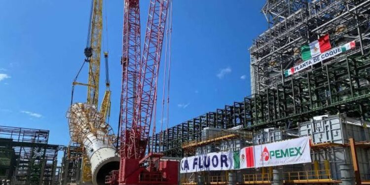Crisis en Salina Cruz por deuda de Pemex; desmonta ICA y firmas cortan a trabajadores