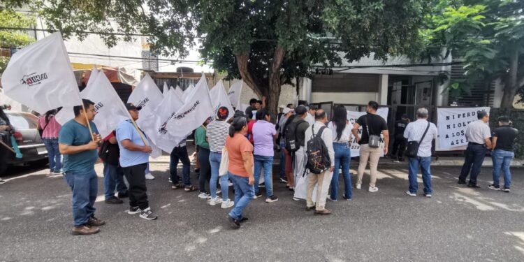 Impiden comité de víctimas de Huazatlán del Río acto en el IEEPCO