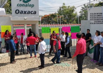 Toman 6 planteles de Conalep en Oaxaca; presionan por demandas laborales