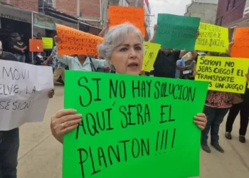 Binnibus, entrampado; pulpo camionero, circula con 230 concesiones vencidas
