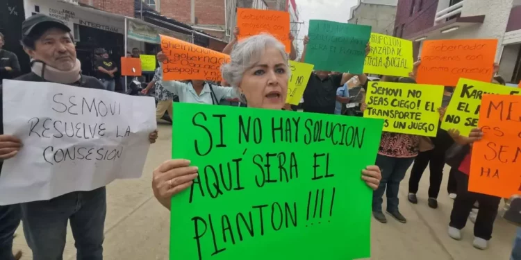 Binnibus, entrampado; pulpo camionero, circula con 230 concesiones vencidas