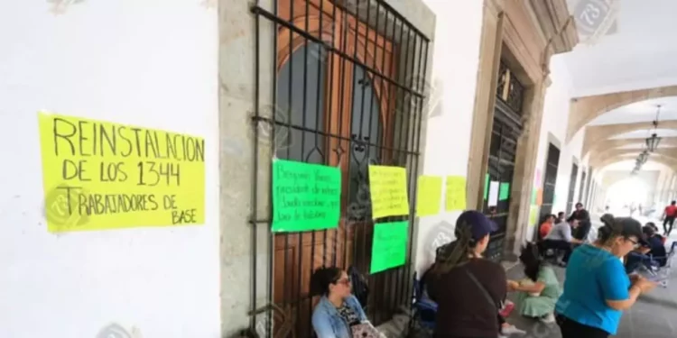 La supresión de las plazas se realizó en diciembre de 2023 cuando el congreso local aprobó el decreto 24 por presuntas irregularidades en la contratación de las y los trabajadores.