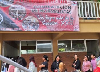 Contrata IEEPO a mil 218 normalistas tras pacto con la S-22