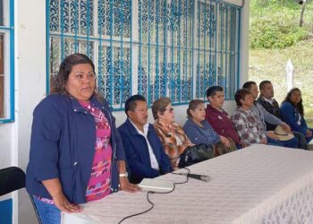 Docentes, autoridades educativas y familias de Palo de Letra inauguraron el ciclo escolar.