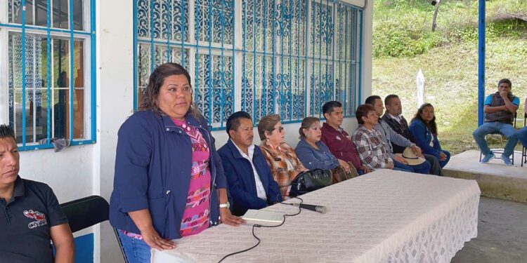 Docentes, autoridades educativas y familias de Palo de Letra inauguraron el ciclo escolar.