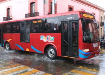 Foto: Jesús Santiago // El BinniBus circula en terreno peligroso con la empresa OLC Express México.