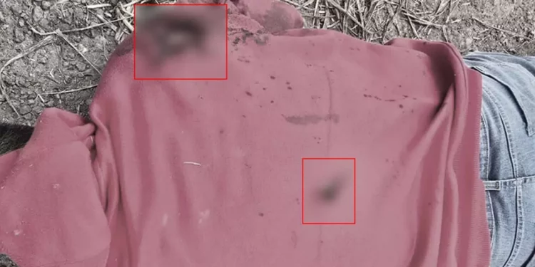 El cuerpo presentaba dos impactos de arma de fuego en la espalda