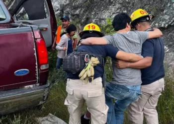 El hombre resultó con una herida a la altura de tórax y clavícula.