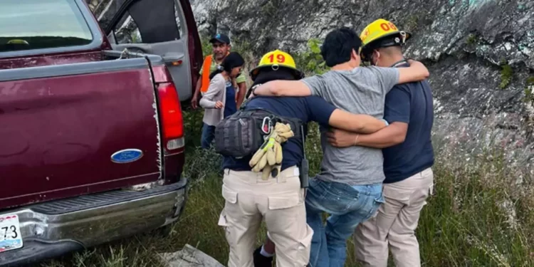 El hombre resultó con una herida a la altura de tórax y clavícula.