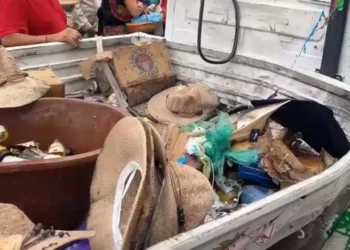 En la batea de un mototaxi cargado de bebidas y agua embotellada, los cohetes explotaron a escasos metros de varios tanques de gas estacionarios.