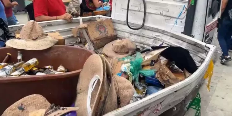 En la batea de un mototaxi cargado de bebidas y agua embotellada, los cohetes explotaron a escasos metros de varios tanques de gas estacionarios.