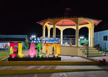 En redes sociales y en la plaza pública del poblado, los reclamos se hicieron inmediatos: exigencia de justicia, indignación y tristeza.