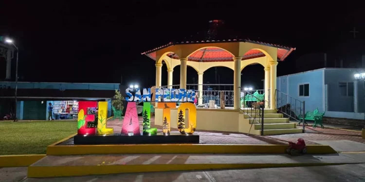 En redes sociales y en la plaza pública del poblado, los reclamos se hicieron inmediatos: exigencia de justicia, indignación y tristeza.