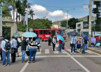 Bloquean crucero de Fonapas e instalan en plantón en el Zócalo