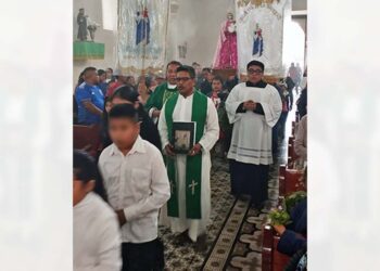 Feligreses de Huautla participaron en la misa dominical dedicada a la Natividad de María.