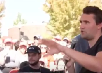 Ecos de una muerte polémica: despidos masivos por celebrar el asesinato de Charlie Kirk