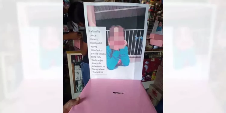 La menor fue trasladada al área de urgencia de un hospital de Huajuapan donde recibe atención médica y sigue luchando por su vida.