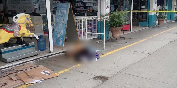 La mujer no ha sido identificada, ni se sabe el móvil del crimen.