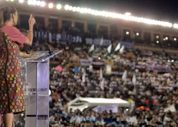 Foto: Presidencia de la República // En un estadio repleto, la presidenta Claudia Sheinbaum Pardo, destacó los avances del primer año de su gobierno y refrendó su apoyo al pueblo de Oaxaca.