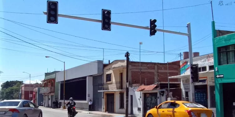 Foto: Lisbeth Mejía Reyes // La red de semaforización de la ciudad de Oaxaca ha presentado problemas de manera constante.