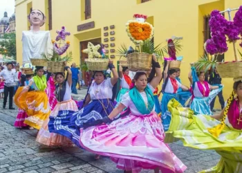 Las Chinas oaxaqueñas adornan las calendas.