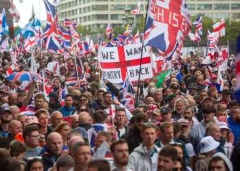 Más de 100 mil personas participan en protesta de la ultraderecha en Londres