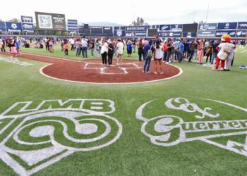 Fotos: Adrián Gaytán y Jesús Santiago // Los aficionados al beisbol arribaron en tropel para visitar el parque Lic. Eduardo Vasconcelos por última vez.