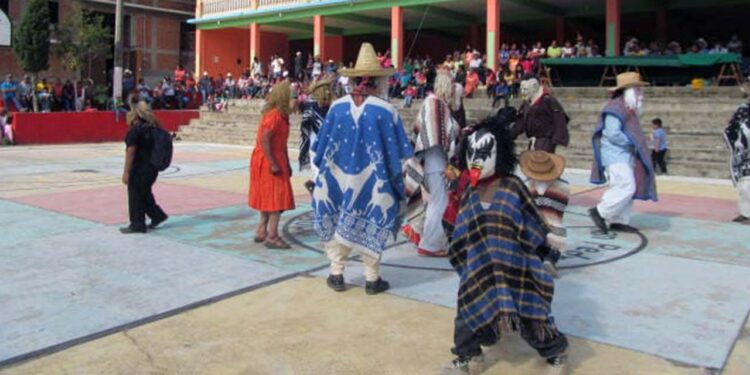 Los huehuentones son guardianes de la espiritualidad mazateca y deben salir el 27 de octubre, en el marco de Todos los Santos.