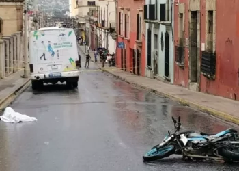 Muere motociclista arrollado por una unidad del transporte urbano