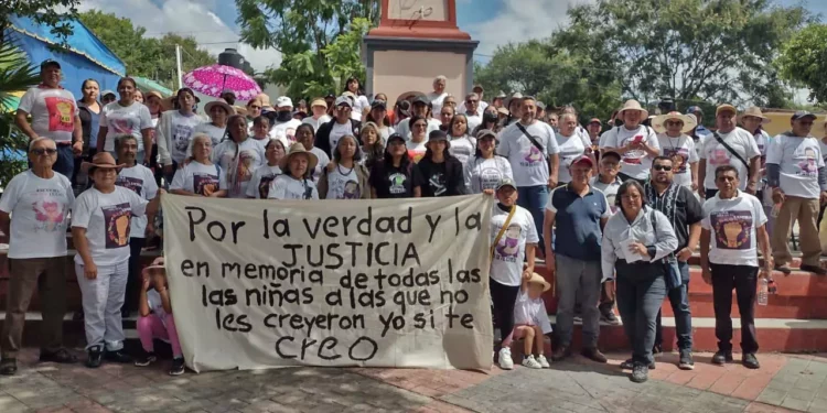 Mujeres y colectivos marcharon en San Marcos Arteaga para exigir un alto a la violencia de género.