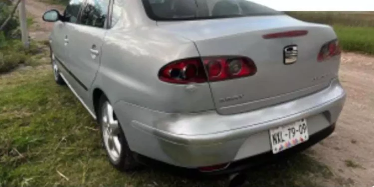 Piden apoyo por SEAT robado.