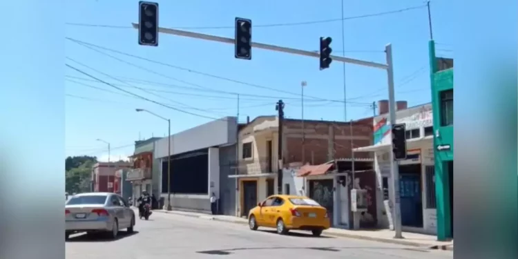 VIDEO Fallan semáforos de Binnibus en Oaxaca por segunda vez en tres meses