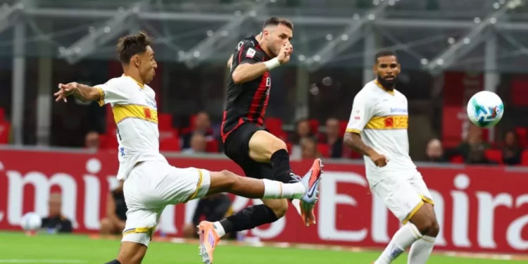 ¡Santiago Giménez marca y AC Milan avanza en la Copa Italia tras vencer 3-0 al Lecce!